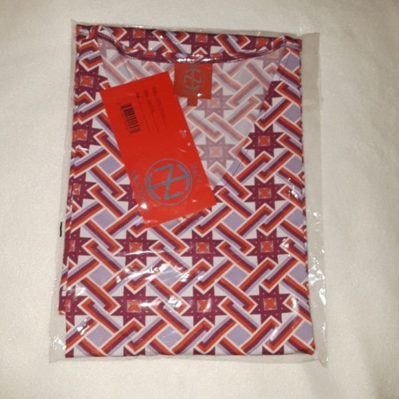 Squared Geometric Short Sleeve V-Neck Shift Dress - Picture 3 of 3